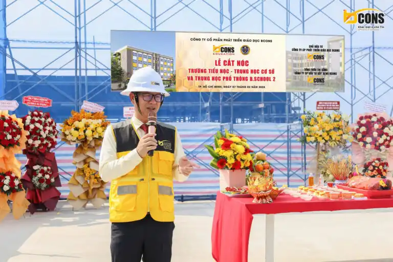 Chủ tịch Tập đoàn Bcons phát biểu trong buổi lễ. Trường Liên Cấp B.school 2 Phường Tân Đông Hiệp, TP.HCM